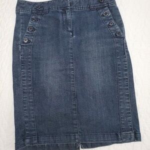 Knee length Denim skirt.